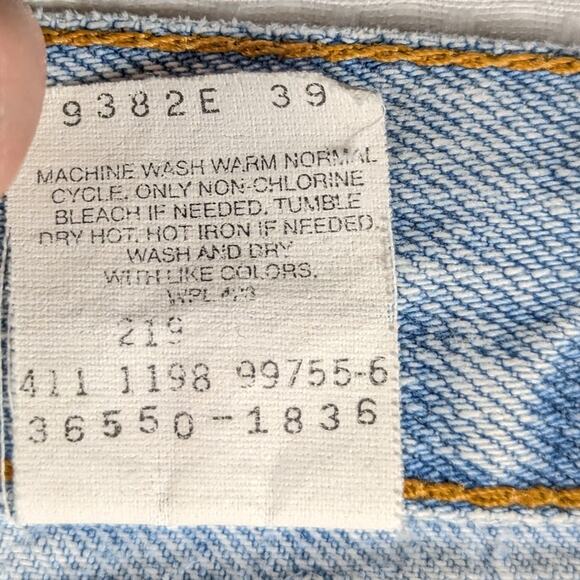 Levi’s 550 Shorts 33x11 Light Wash Denim Relaxed Fit Jeans Cutoff Made in Mexico - Picture 4 of 6